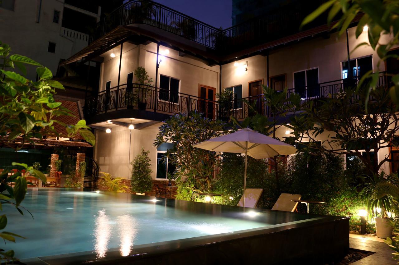Corner9 Bassac Boutique Hotel Phnom-Penh Buitenkant foto