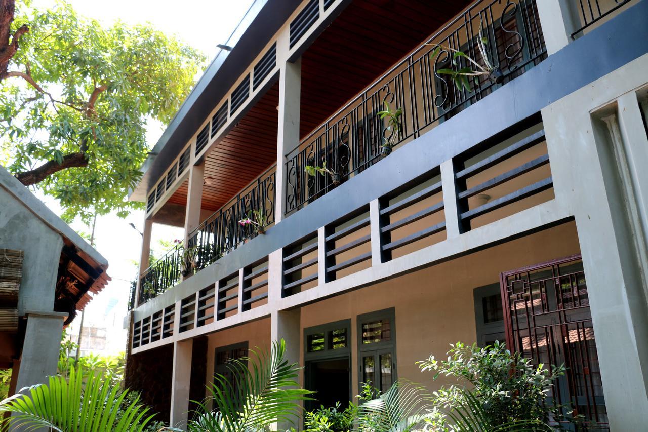 Corner9 Bassac Boutique Hotel Phnom-Penh Buitenkant foto